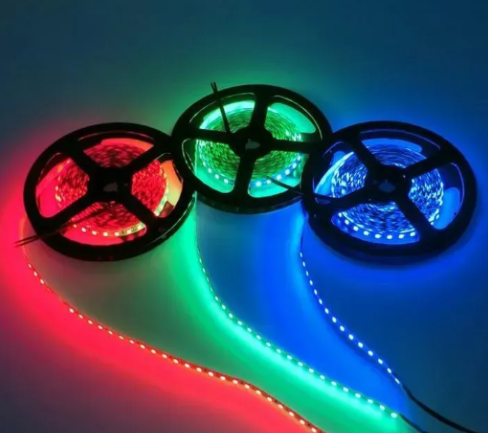 Светодиодная RGB лента 5м, 5050 с пультом и блоком питания / Многоцветная LED лента самоклеющаяся — изображение 2