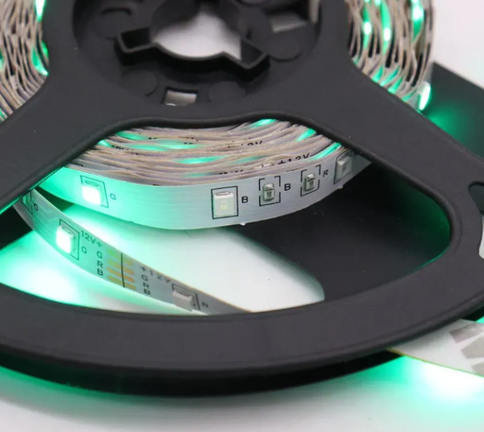 Светодиодная RGB лента 5м, 5050 с пультом и блоком питания / Многоцветная LED лента самоклеющаяся — изображение 4
